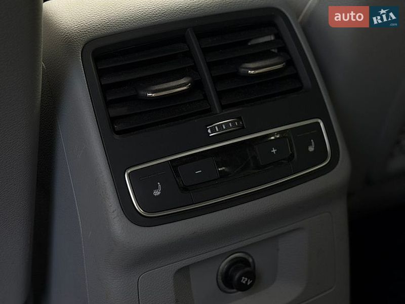 Седан Audi A4 2018 в Бурштині