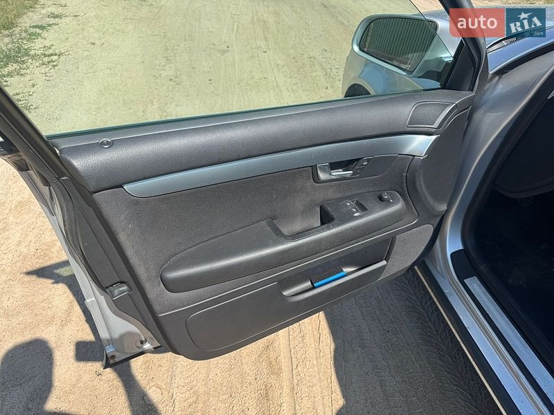 Седан Audi A4 2005 в Сарнах