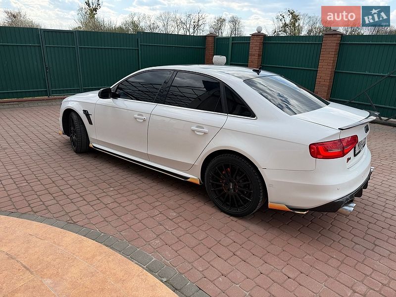 Седан Audi A4 2015 в Мироновке