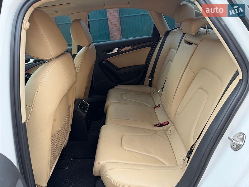 Седан Audi A4 2015 в Мироновке