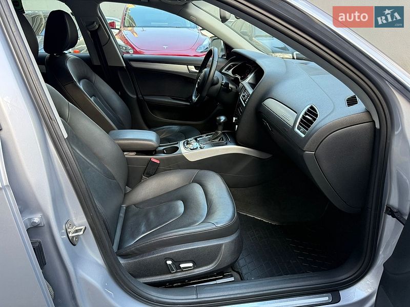 Седан Audi A4 2015 в Львове