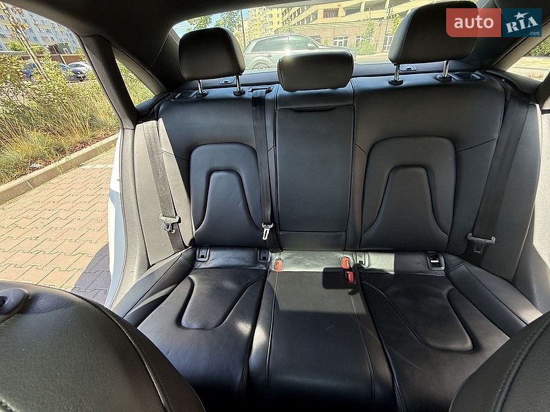 Седан Audi A4 2015 в Киеве