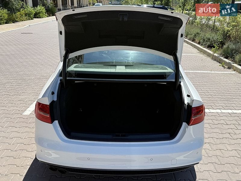 Седан Audi A4 2015 в Києві