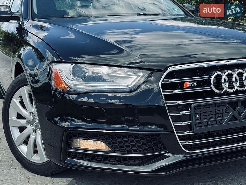 Седан Audi A4 2015 в Львові