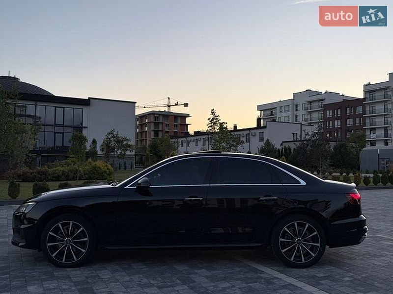 Седан Audi A4 2021 в Мукачевому