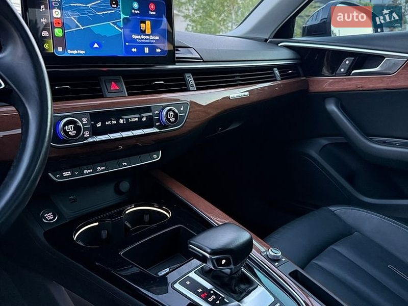 Седан Audi A4 2021 в Мукачевому