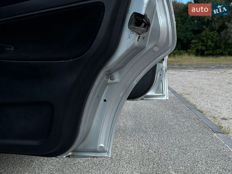 Седан Audi A4 1996 в Дніпрі