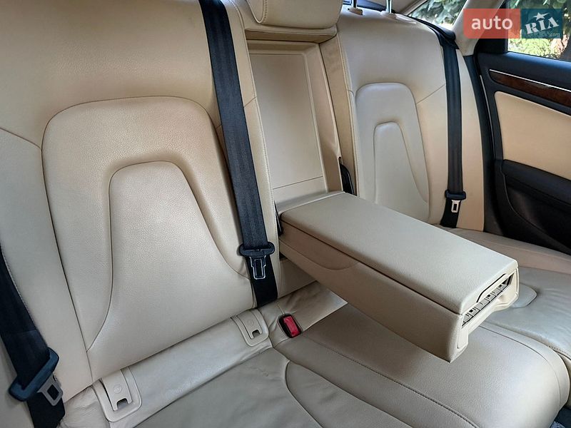 Седан Audi A4 2013 в Днепре
