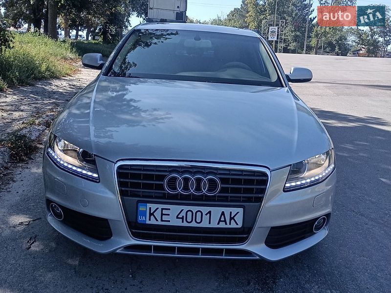 Седан Audi A4 2012 в Новій Водолагі