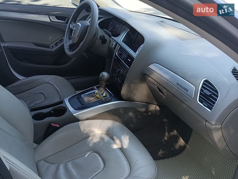 Седан Audi A4 2012 в Новій Водолагі