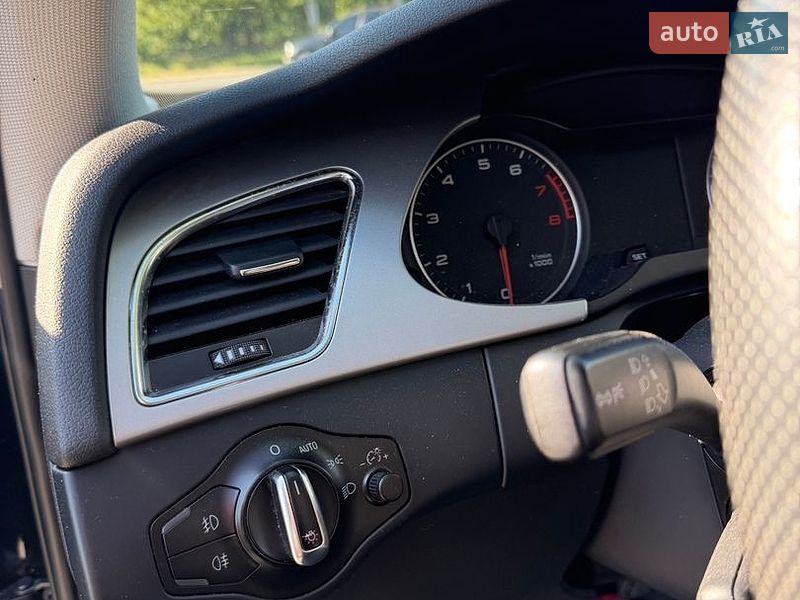 Седан Audi A4 2011 в Запоріжжі