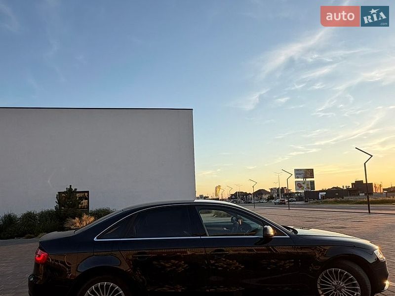 Седан Audi A4 2013 в Луцьку