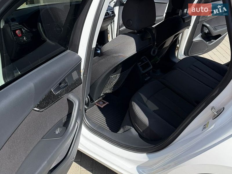 Универсал Audi A4 2018 в Ужгороде