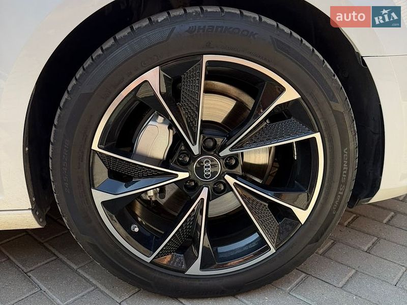 Универсал Audi A4 2018 в Ужгороде