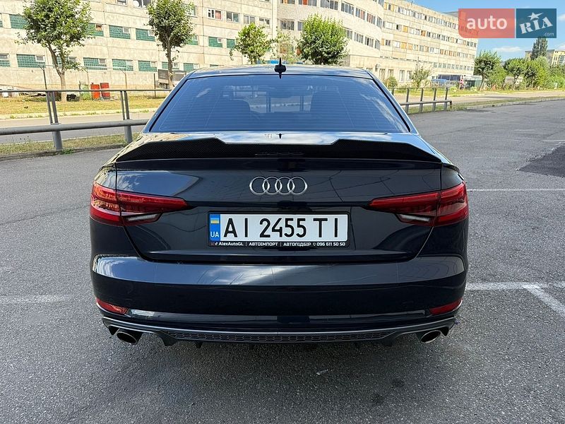 Седан Audi A4 2016 в Киеве
