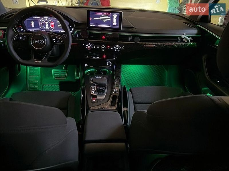 Универсал Audi A4 2018 в Ужгороде