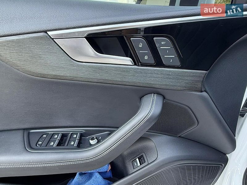 Седан Audi A4 2023 в Одесі