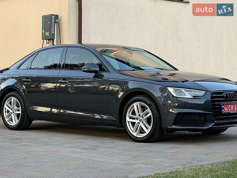Седан Audi A4 2017 в Стрию