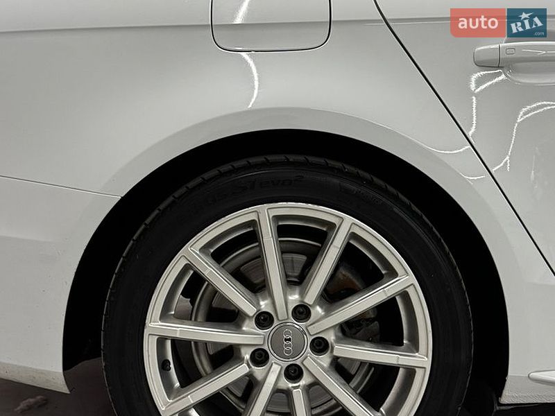 Седан Audi A4 2015 в Кременчуці