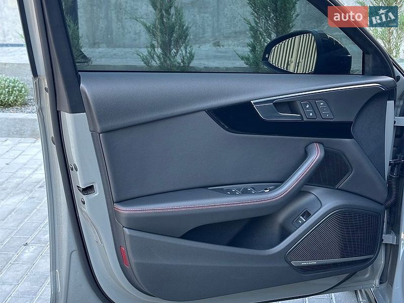 Седан Audi A4 2018 в Ровно