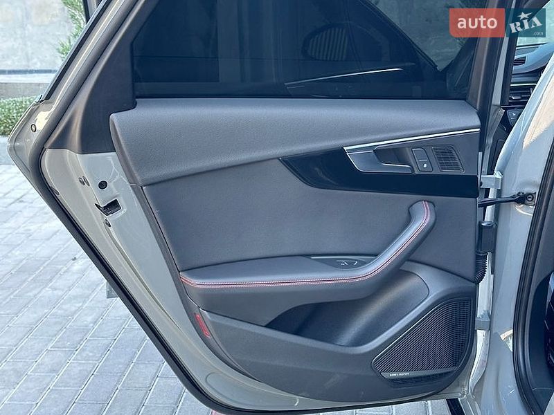 Седан Audi A4 2018 в Ровно