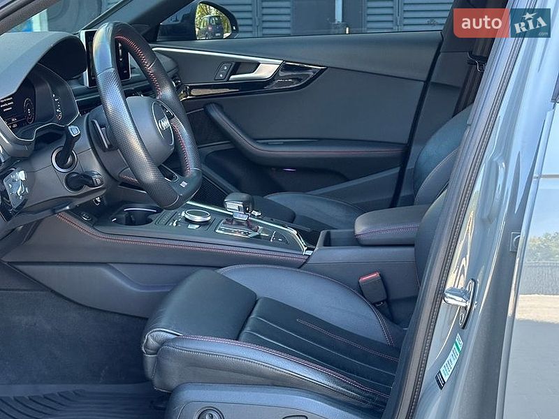 Седан Audi A4 2018 в Ровно