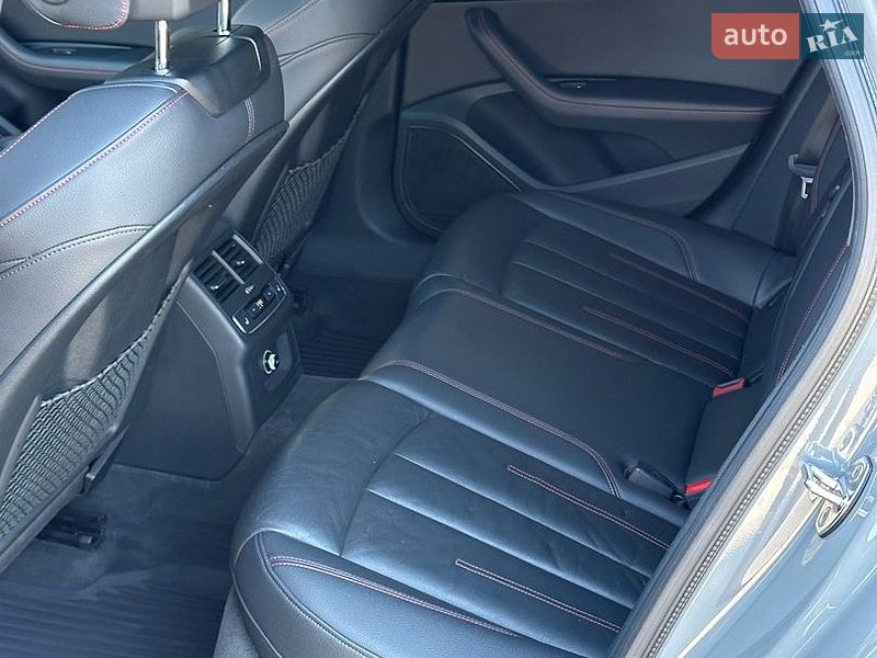Седан Audi A4 2018 в Ровно