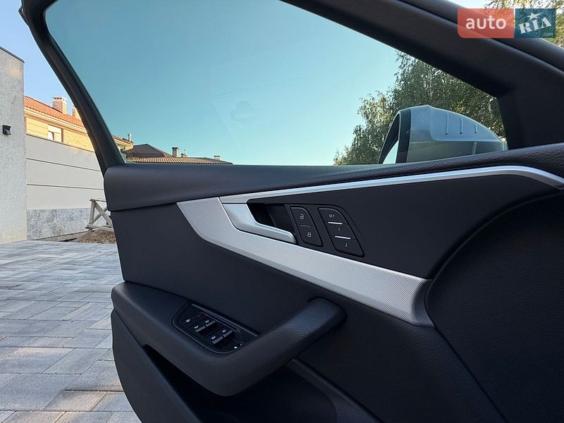 Седан Audi A4 2016 в Одессе