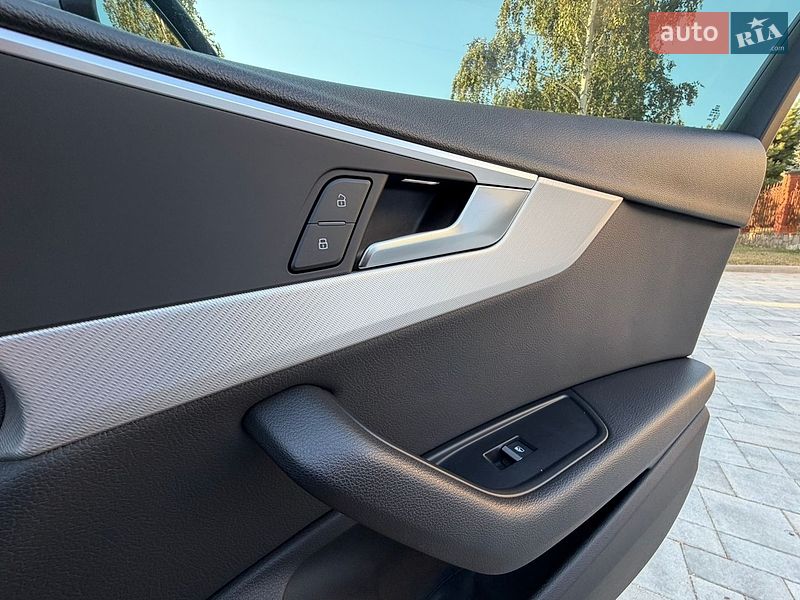 Седан Audi A4 2016 в Одессе