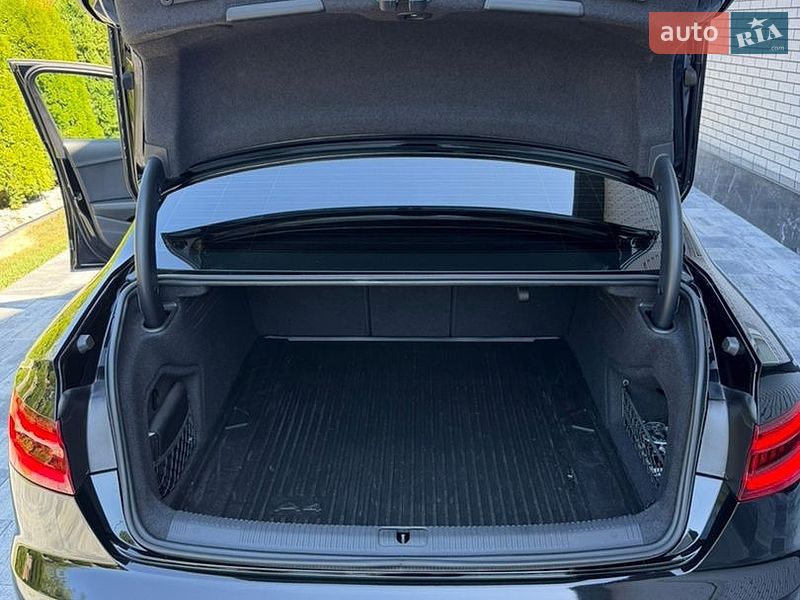 Седан Audi A4 2018 в Березному