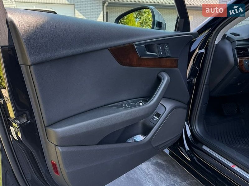 Седан Audi A4 2018 в Березному
