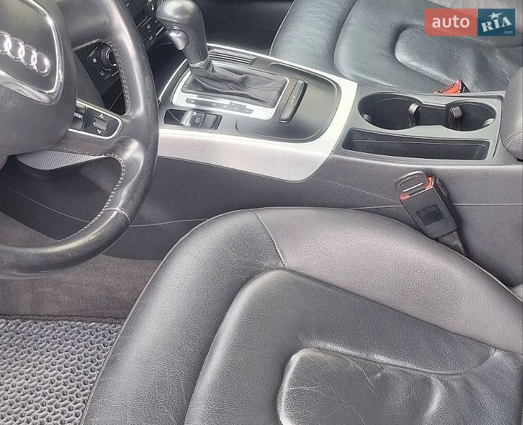 Седан Audi A4 2010 в Ровно