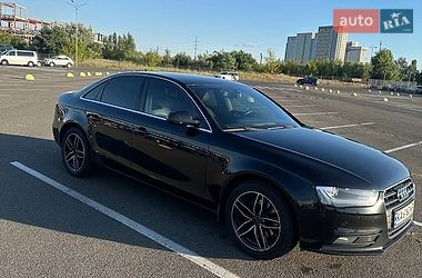 Седан Audi A4 2015 в Киеве