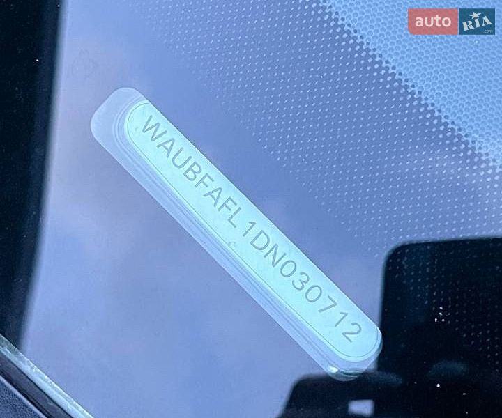 Седан Audi A4 2013 в Ровно