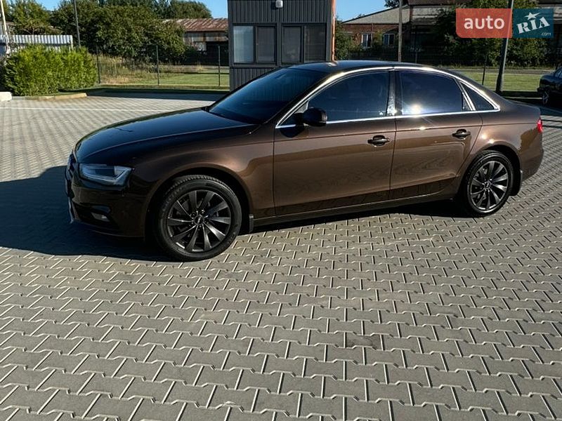 Седан Audi A4 2012 в Виннице