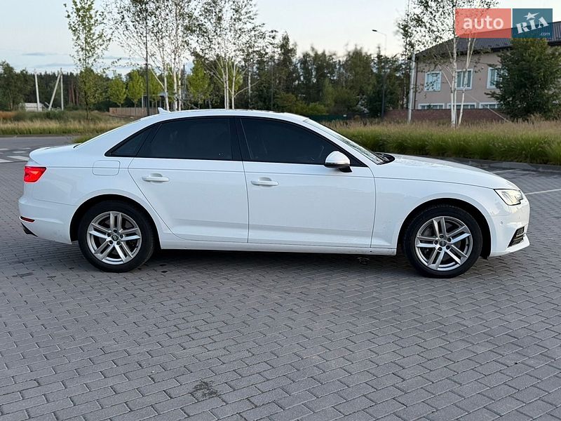 Седан Audi A4 2016 в Киеве