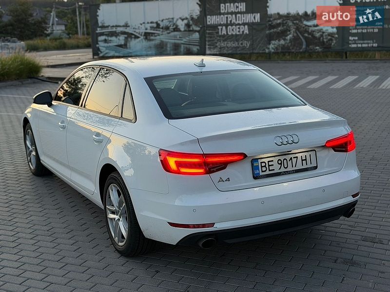 Седан Audi A4 2016 в Киеве