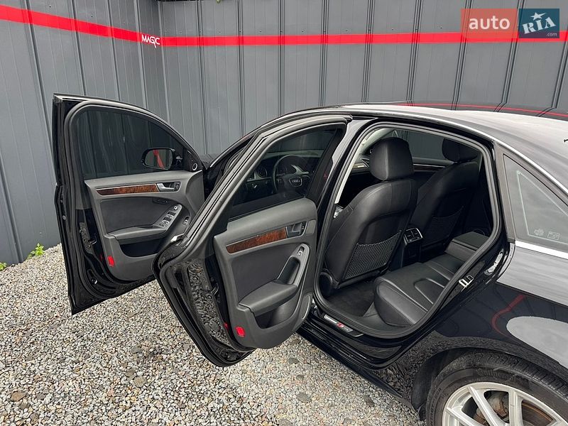 Седан Audi A4 2013 в Луцке