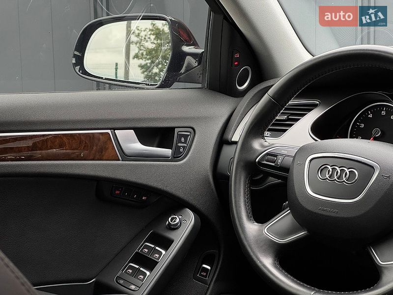 Седан Audi A4 2013 в Луцке