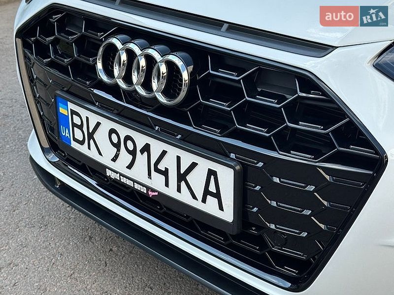 Седан Audi A4 2023 в Киеве