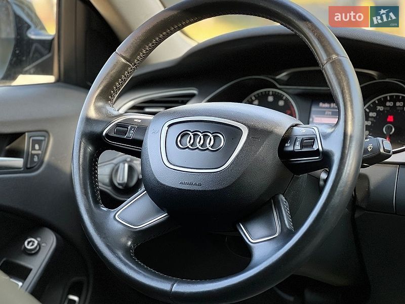 Седан Audi A4 2014 в Львове