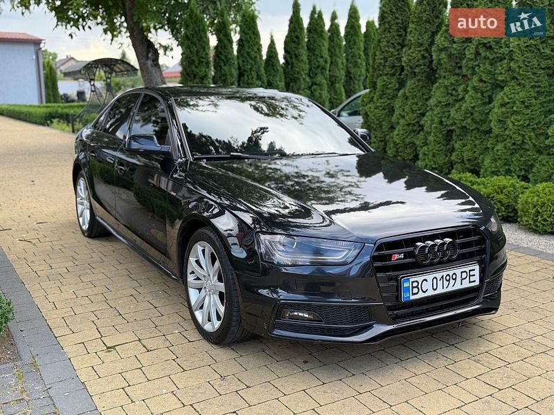 Седан Audi A4 2013 в Городке