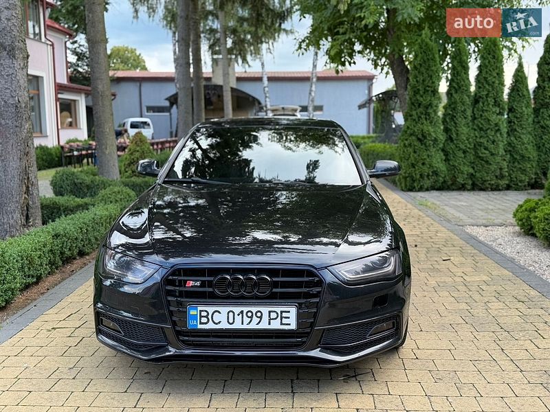 Седан Audi A4 2013 в Городке