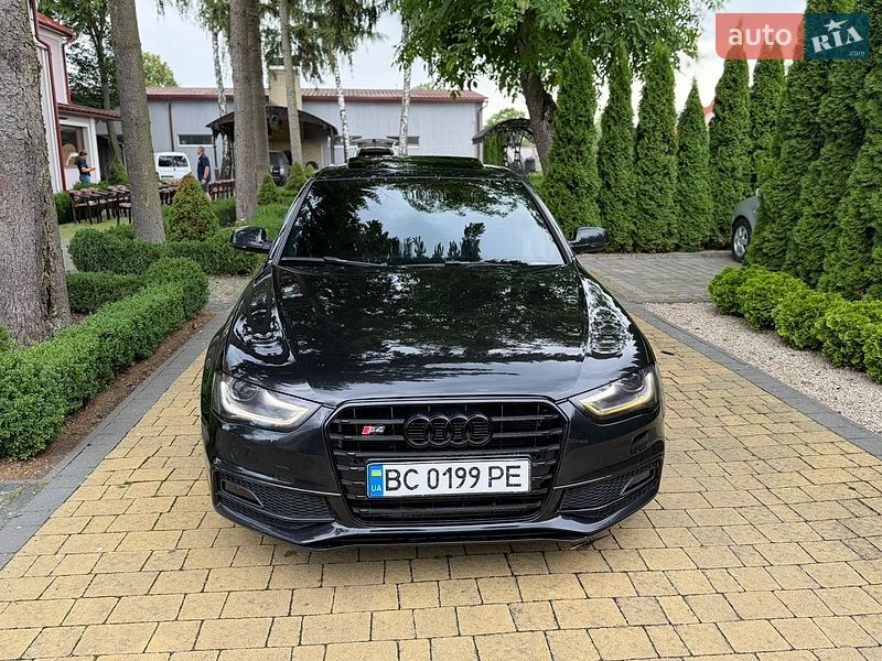 Седан Audi A4 2013 в Городке