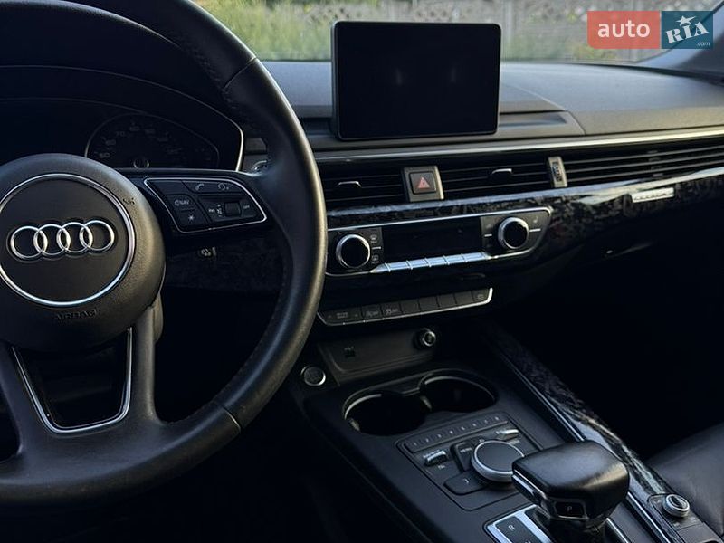 Седан Audi A4 2019 в Черновцах