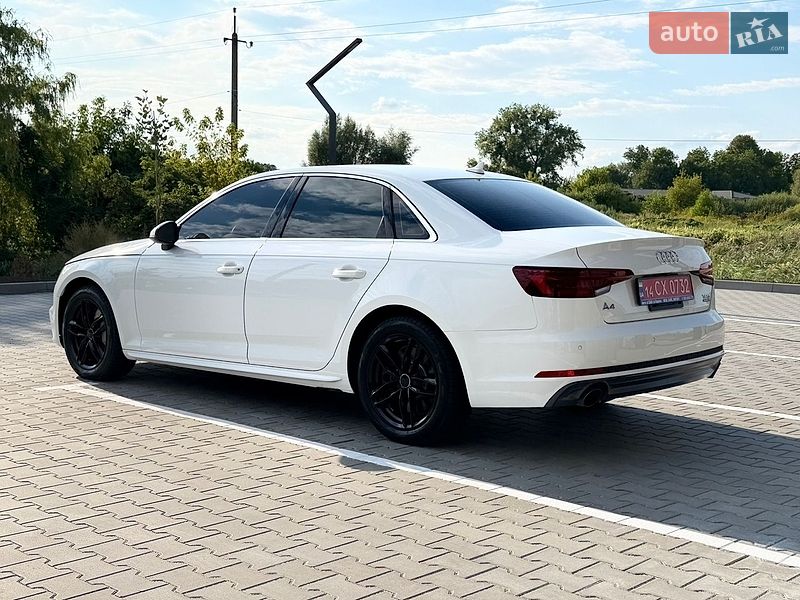 Седан Audi A4 2017 в Рівному
