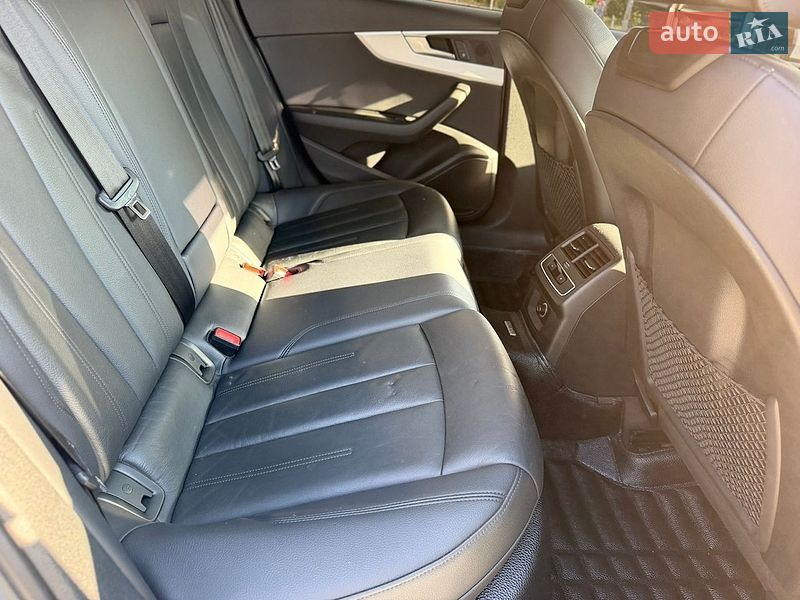 Седан Audi A4 2017 в Рівному
