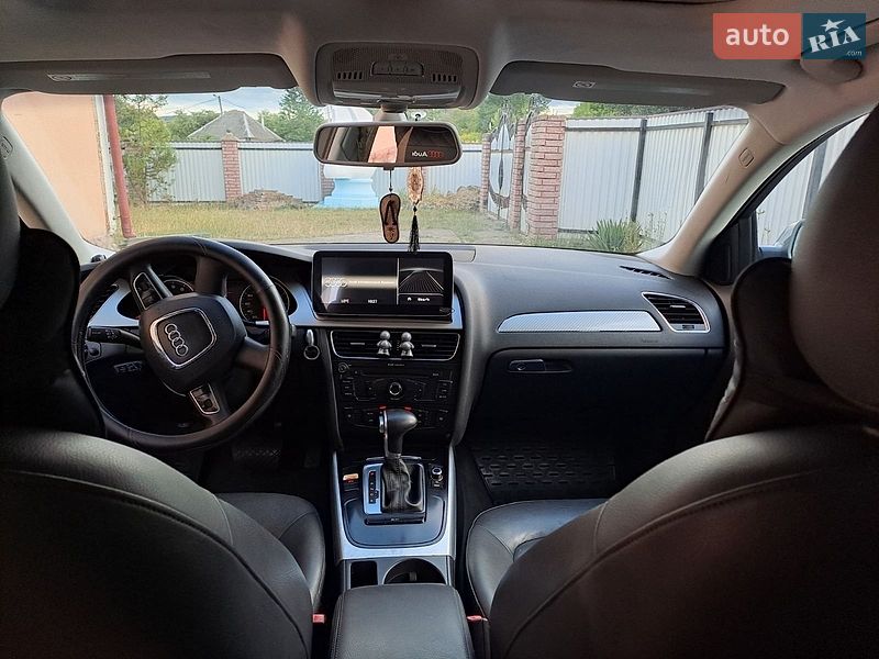 Седан Audi A4 2011 в Чернівцях