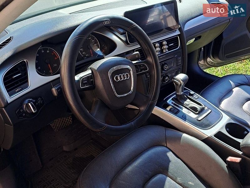 Седан Audi A4 2011 в Чернівцях