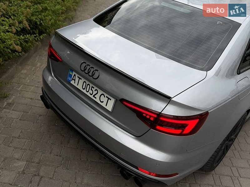 Седан Audi A4 2017 в Ивано-Франковске